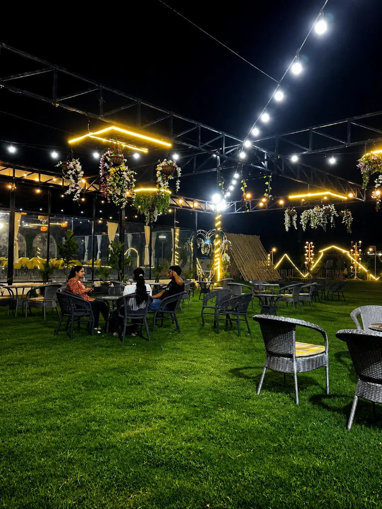 Starlit Lawn Dining Experience